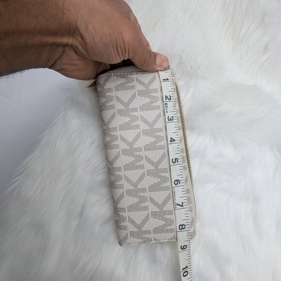 Michael Kors Jet Set Travel Continental Zip Around Wallet - Picture 12 of 14